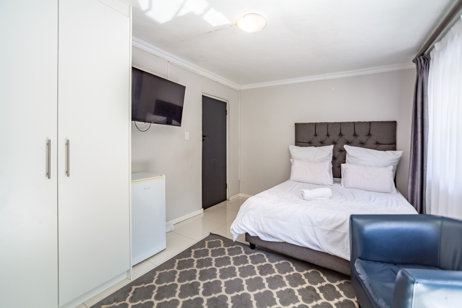 8 Bedroom Property for Sale in Milnerton Ridge Western Cape